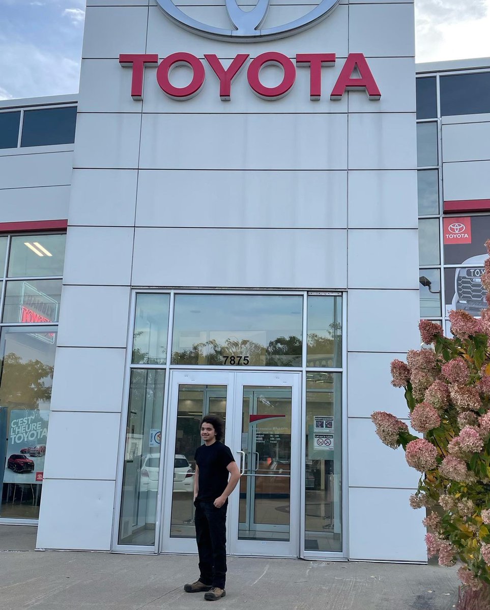 Cferhrhs's tweet photo. Louis doing his stage at Toyota. Great job. https://t.co/giaDdb4Wkx