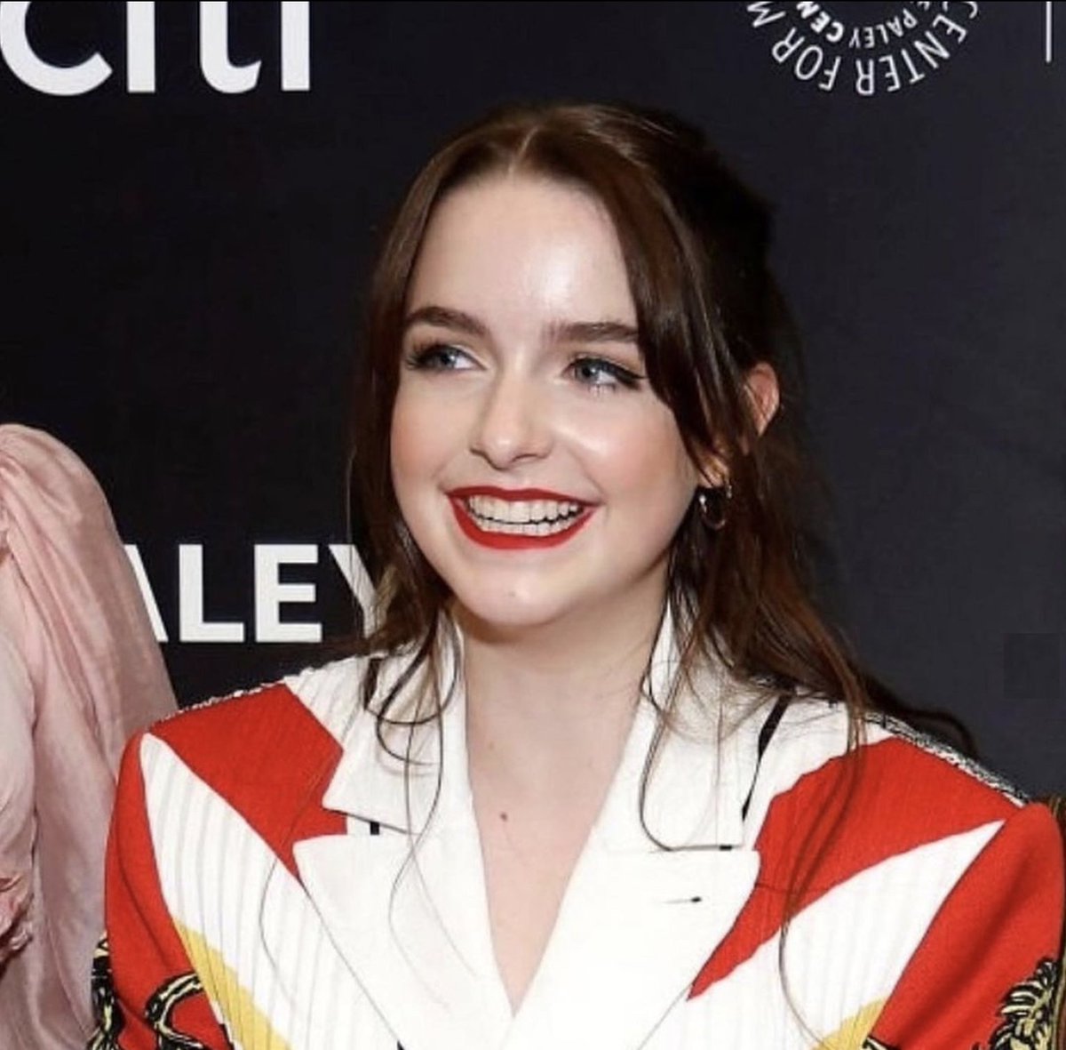 Makeup artist Brenna Drury used our Astraea Facial Oil to prep the beautiful <a href="/MckennaGraceful/">Mckenna Grace</a> for her #redcarpet moment at the @handmaidsonhulu panel event. Astraea Oil helps hydrate and achieves the perfect glow under makeup🌟
#skincare #allnatural #celebritymakeupartist #mua