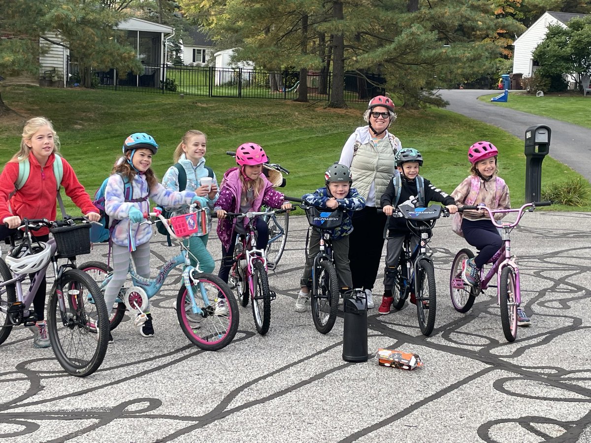 DarbySankey's tweet photo. Mrs.Gusich fueled us with hot chocolate for the WALK-BIKE & ROLL to school day.
Mrs. Sankey led the expedition.
#hudsonschools
#ellsworthhill
#HCER https://t.co/w8Ez0510Mz