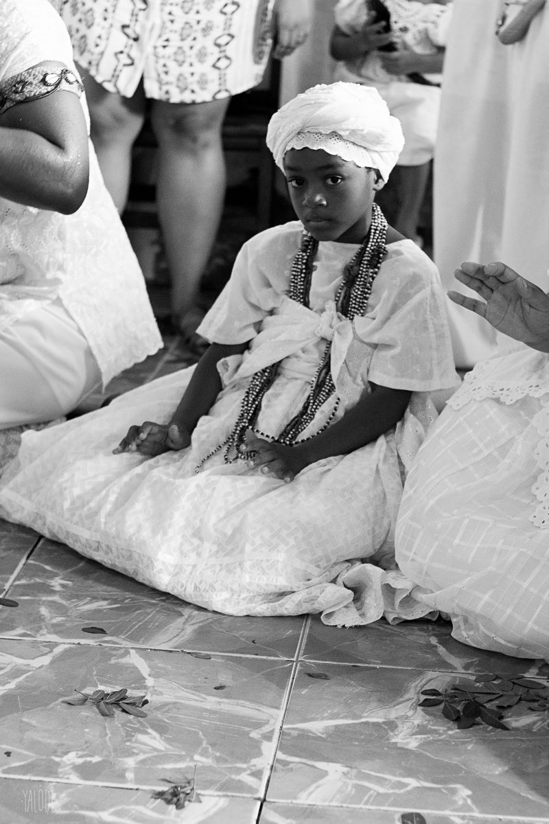 São muitas as pedrinhas miudinhas de Aruanda que compõe o grande lajedo do sagrado imaterial de matriz africana.

Chão de terreiro é escola de vida. Respeite nossas crianças.

Clara Nascimento - <a href="/yalodefoto/">Yalodê Fotografia</a>