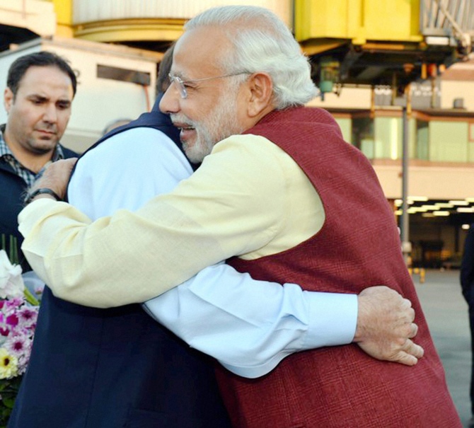 aap_shiva's tweet photo. अभी शुरू होता है गद्दार #modi के खिलाफ TREND
#ModiLovespakistan https://t.co/Xdwhc6wLmW