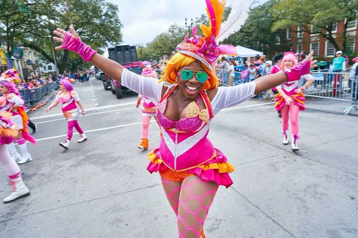 Women crush Wednesday #wcw #NewOrleans #Pussyfooters #pinkarmy #Pinkpower #sisterhood buff.ly/2BPHuo0