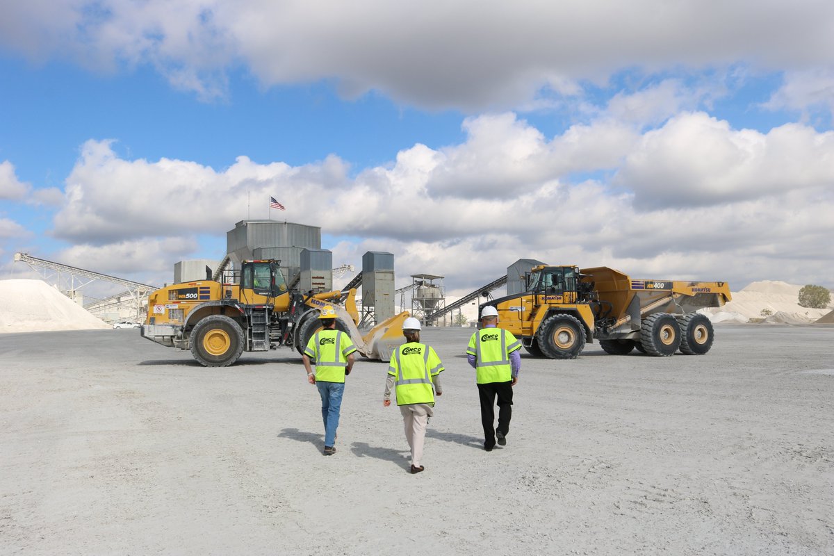 willardschools's tweet photo. Superintendent @WilkenEric &amp; Chief Operations Officer Cathy Shoup took a field trip to Conco Quarries today for #OneTeamOneWillardWednesday! Thank you, Chris, and the Conco team for your continued support of Willard Public Schools! https://t.co/LZnqP1pp3V