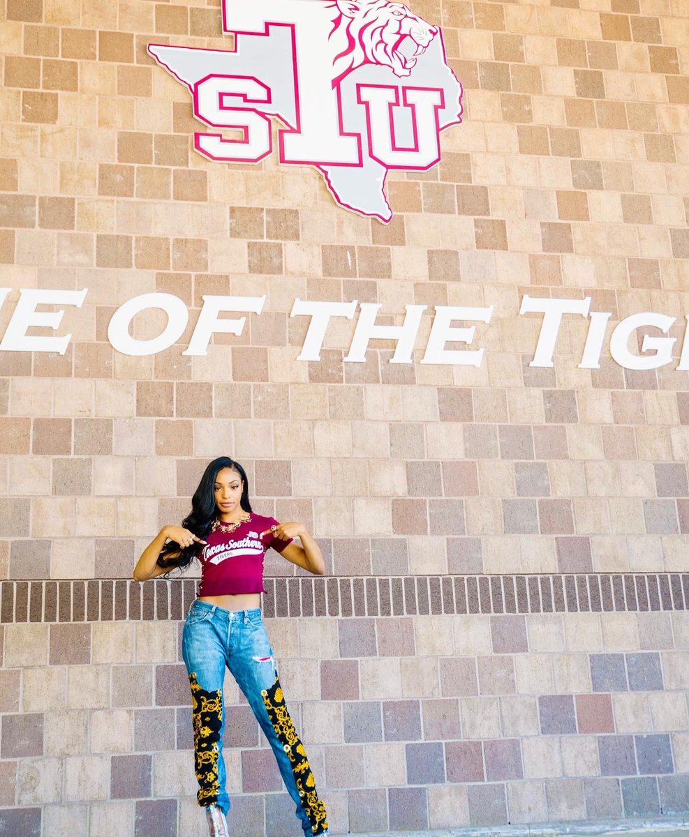 JMedia_'s tweet photo. Now that’s how you end with a bang! Thank you @TexasSouthern for the love during our last HBCU tour stop at Texas Southern University. Tiger Nation really left their imprint 🐾 🙌🏽 #TSU #HBCU https://t.co/w4OIs1BhIn