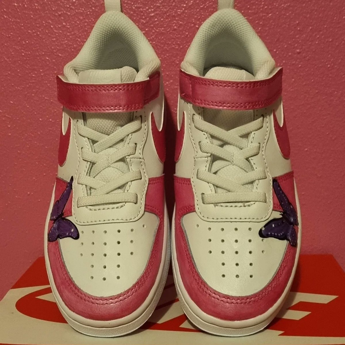SamPieroux's tweet image. Custom Nike pink purple butterflies 🦋 #handpaintedanddrawnbyme