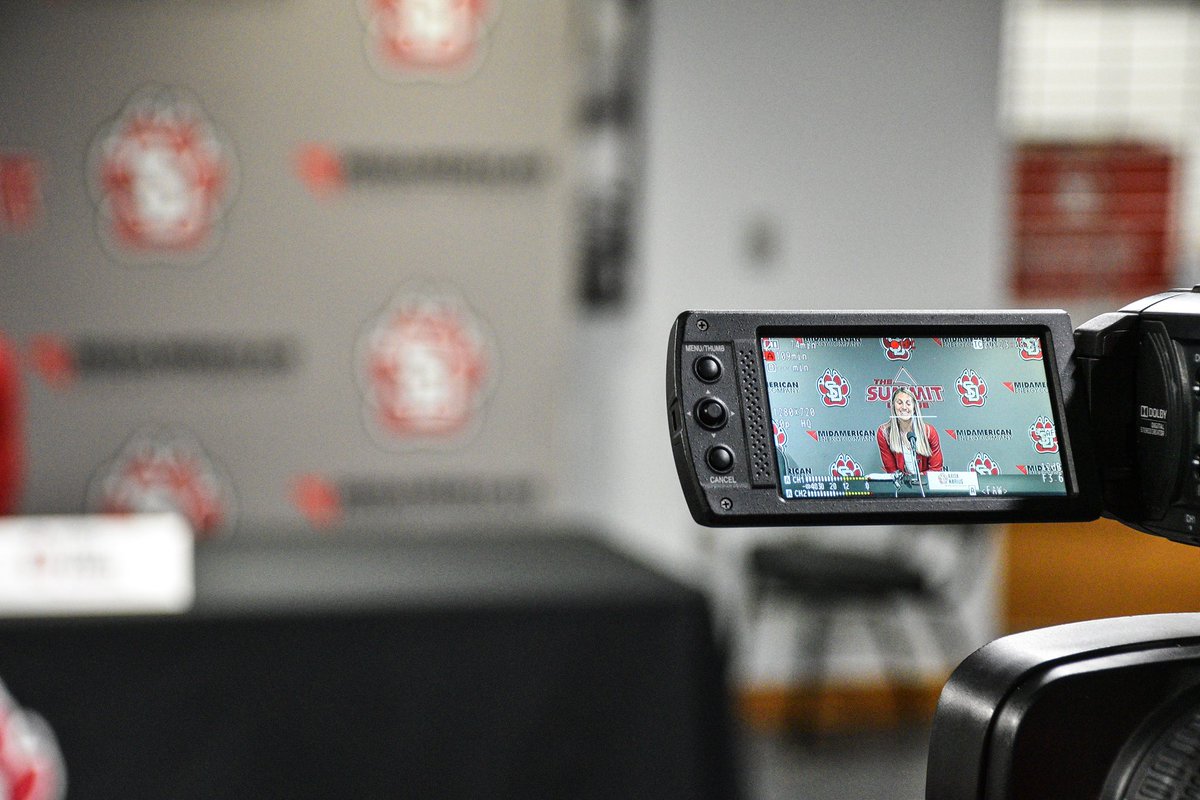 SDCoyotesWBB's tweet photo. Media day flicks. 📸

#GoYotes x #WeAreSouthDakota 🐾 https://t.co/9bGjJMwDUi