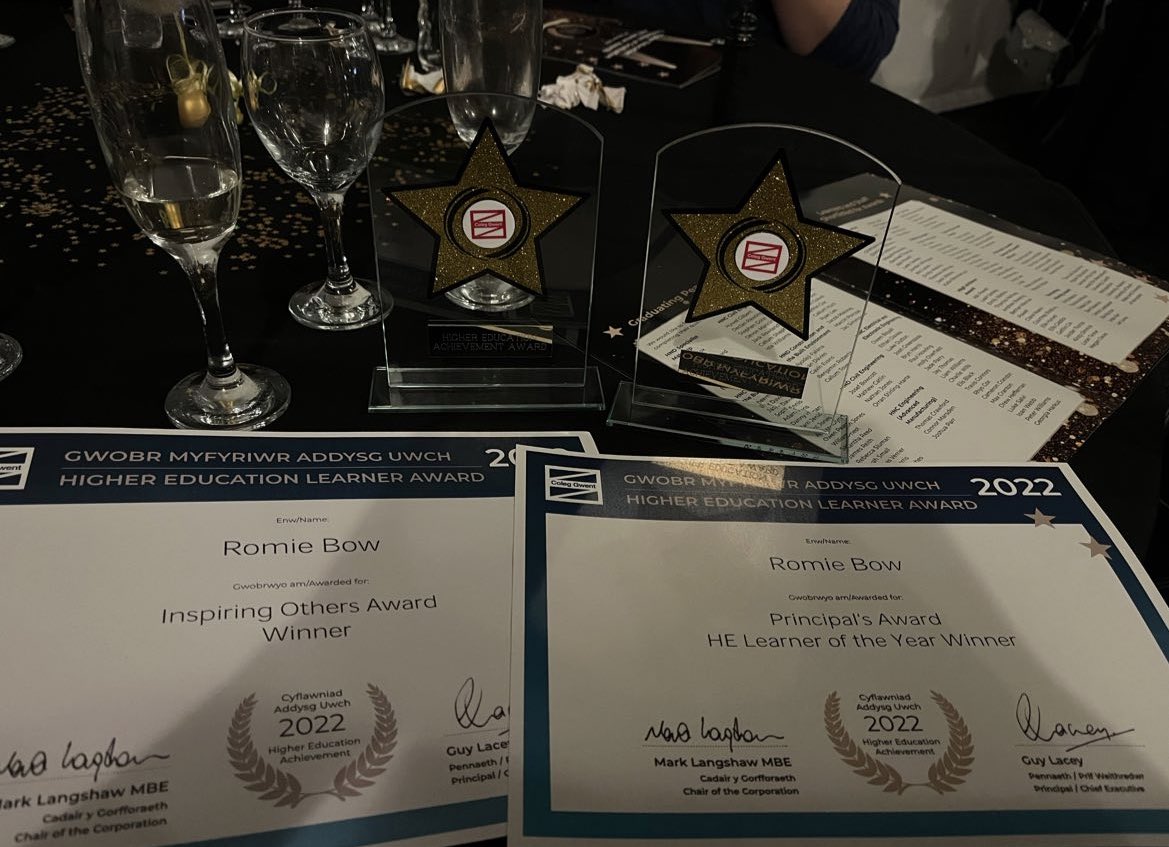 MediaMakeupPage's tweet photo. Congratulations to both Romie Bow and Emily Watkins for their achievement in tonight’s @coleggwent Higher Education Awards! Thank you for your hard work and dedication to your Specialist Makeup course 💄 you are super stars! Another shout out to all our HND learners, da iawn! https://t.co/MPLIrCTz1X