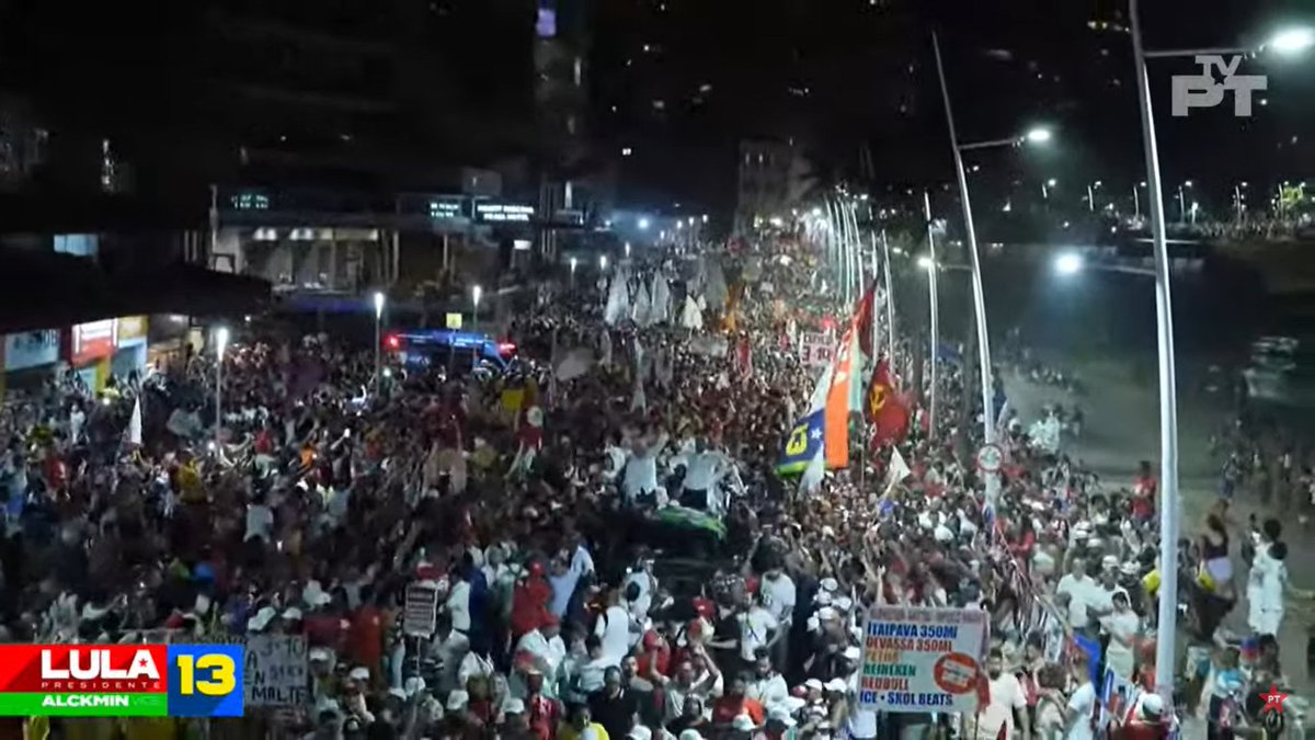 Faz o L e chama!!! <a href="/LulaOficial/">Lula</a> puxando o trio em Salvador 😎 com <a href="/Jeronimoba13/">Jerônimo Rodrigues</a>🤩