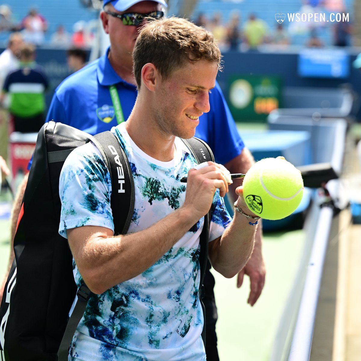 Need an autograph?! ✍️😉 #CincyTennis | @dieschwartzman