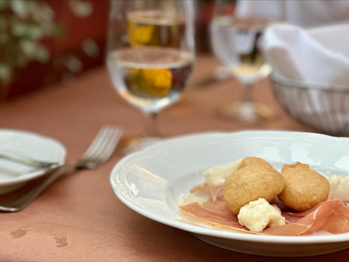 The Bartolotta Restaurants (@bartolottas) on Twitter photo Don't miss the last weekend to enjoy our Tuscany menu <a href="/RistoBartolotta/">Ristorante Bartolotta dal 1993</a>, with antipasti such as our Coccoli, Prosciutto e Stracchino – fried dough with Tuscan prosciutto and creamy cheese.
Make your reservation today at: bit.ly/2Kqnbzd Don't miss the last weekend to enjoy our Tuscany menu <a href="/RistoBartolotta/">Ristorante Bartolotta dal 1993</a>, with antipasti such as our Coccoli, Prosciutto e Stracchino – fried dough with Tuscan prosciutto and creamy cheese.
Make your reservation today at: bit.ly/2Kqnbzd