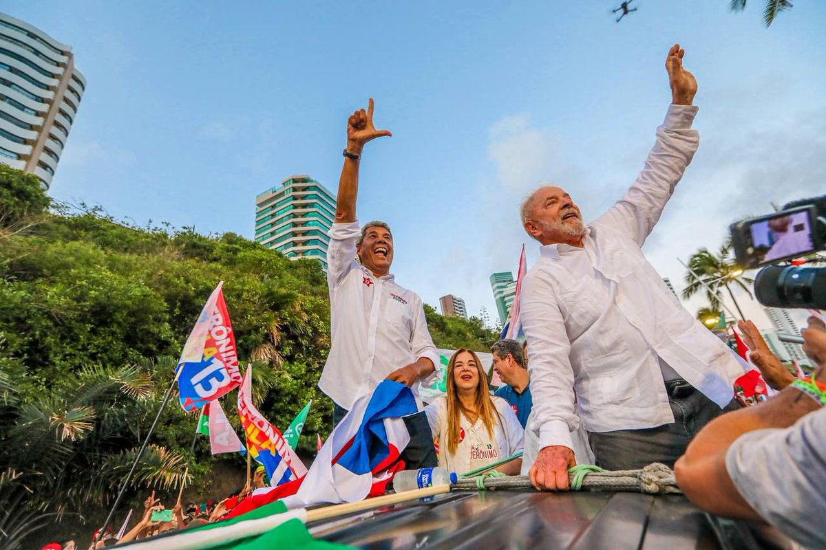 Essa é a manifestação de um povo que acredita num projeto político pensado naqueles que mais precisam. Nossa voz emana energia de quem nasceu na favela, na periferia, no interior e de quem, definitivamente, olha para o seu povo e consegue enxergar a esperança de um futuro melhor.
