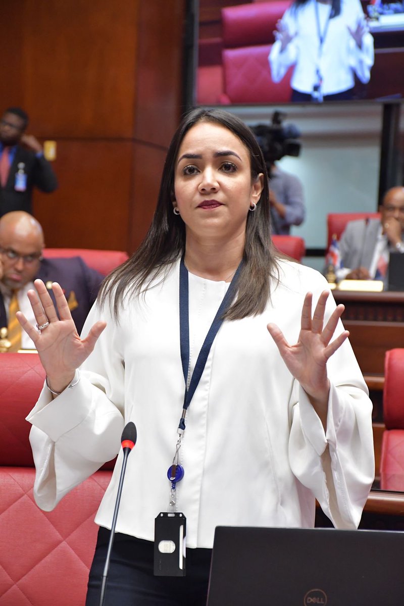 🗣️<a href="/farideraful/">Faride Raful</a> propone proyecto de ley que prohíbe el cobro adelantado en las Emergencias en los Centros de Salud, así como la retención de pacientes y cadáveres por deudas; con sanciones de prisión.