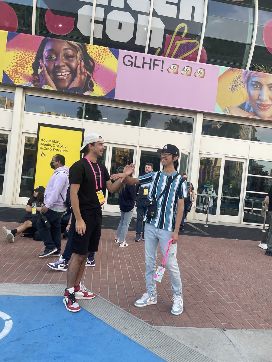 KeanuJTV's tweet image. Vlog coming soon #TwitchCon2022