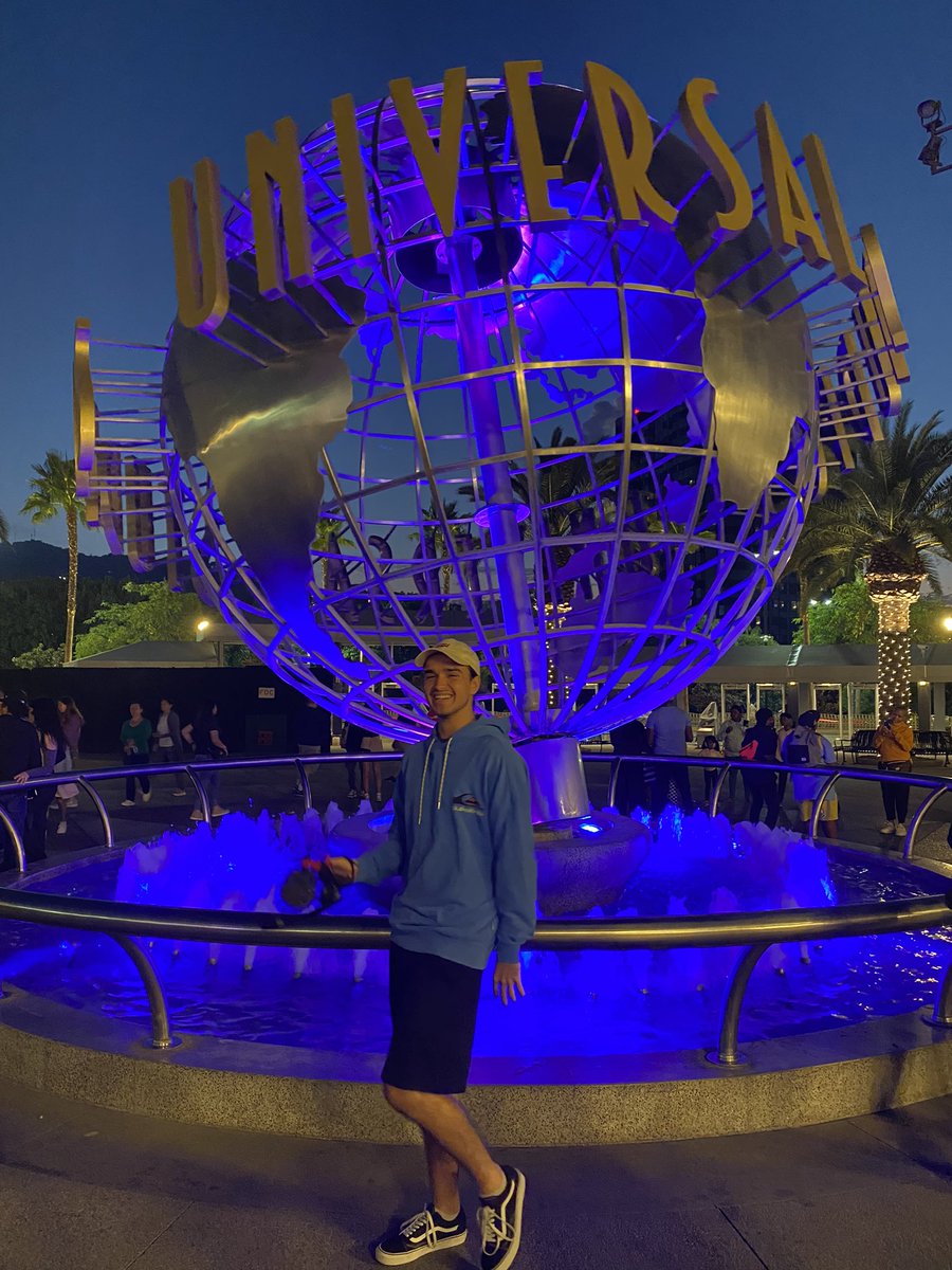 KeanuJTV's tweet image. Vlog coming soon #TwitchCon2022