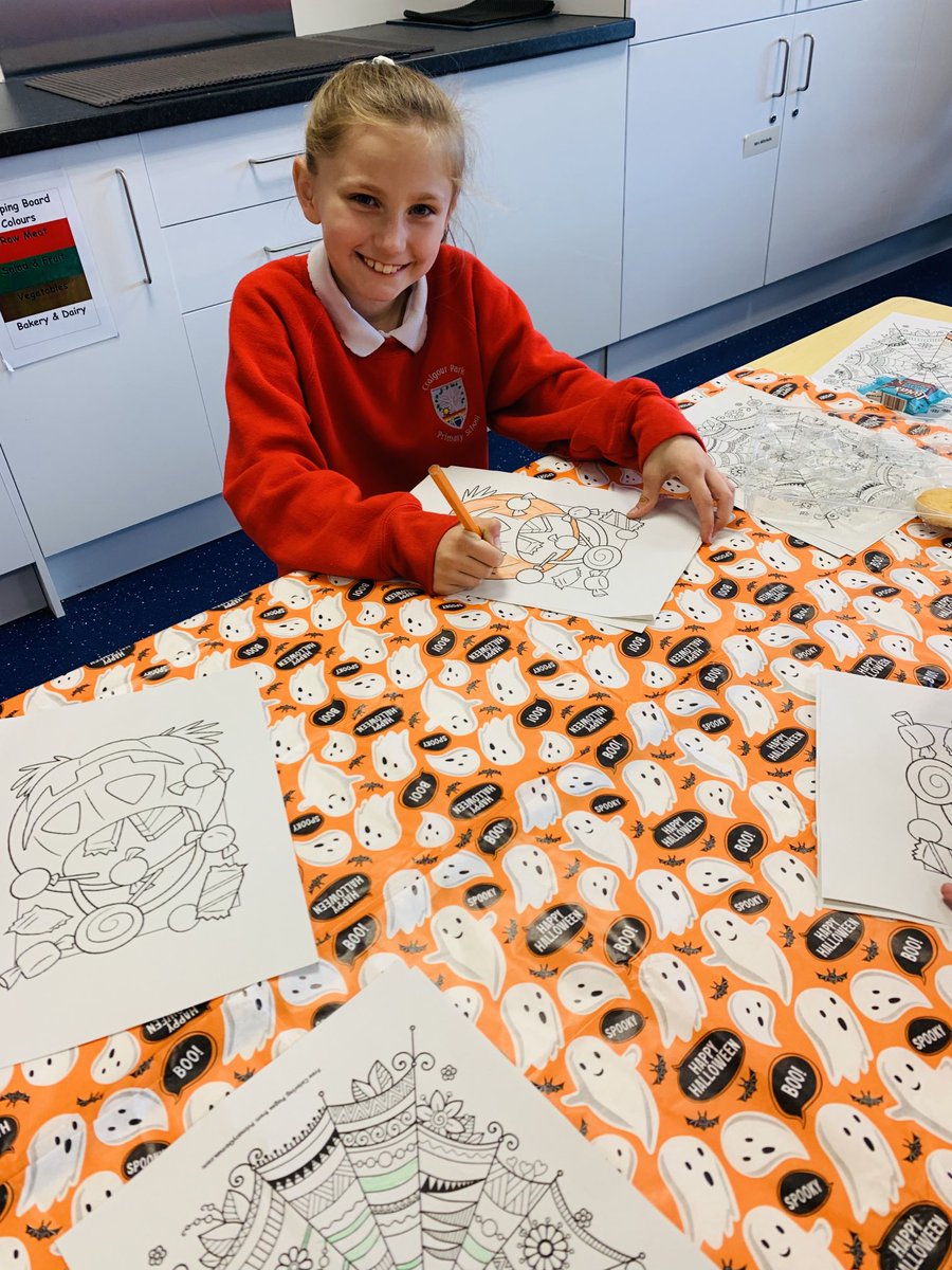 CraigourPark's tweet photo. Witches hat hoopla and spooky artwork - it has to be Halloween #StarOfTheTerm ! Well done to all our stars who also enjoyed a hot chocolate during their awards ceremony ππ»π π https://t.co/tHQ8Yl5rCT