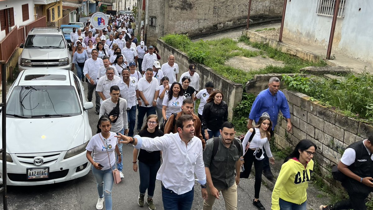 prospericarlos's tweet photo. ¡Llegamos a nuestros Altos Mirandinos! 

Aquí estamos #Carrizal, junto a nuestro Alcalde @josemorales_ad, en cada rincón fortalecemos nuestro compromiso con cada venezolano, llevamos el mensaje de unidad y cambio democrático que necesita nuestro país #UnidosXVenezuela #VamosXMas https://t.co/bhLbM2Of8v