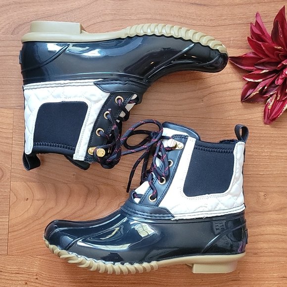 ResaleStl's tweet photo. So good I had to share! Check out all the items I'm loving on @Poshmarkapp #poshmark #fashion #style #shopmycloset #anneklein #tommyhilfiger #freepeople: https://t.co/UO7IqIYNA2 https://t.co/4L9XYY6nDY