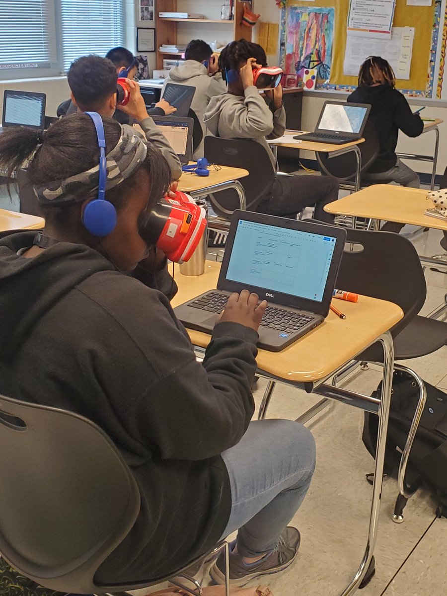 MrsAPursley's tweet photo. Writers @glenview_middle gathered ideas for their unsettling narratives from a variety of multimedia choices #360VR #podcastsINclass #GMSbuzz https://t.co/S1fFbk4CZG