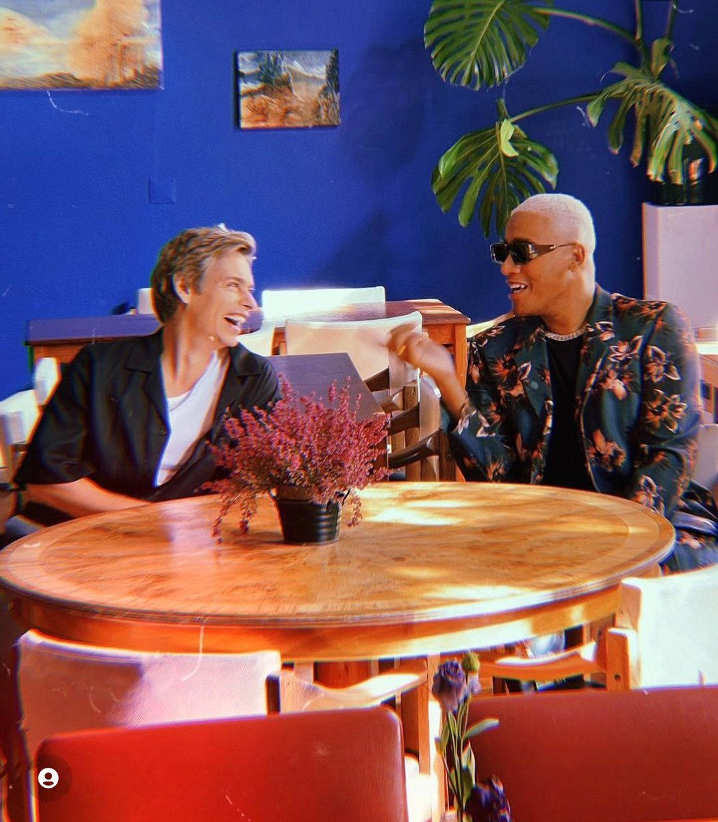BauteArgentina's tweet photo. #Regalo imágenes del día de filmación del videoclip de @carlosbaute &amp; @AnselmoRalph #carlosbaute #anselmoralph #dueto #videoclip https://t.co/0VAk400OBj