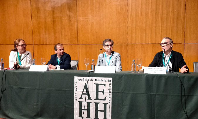 Rest_colectiva's tweet photo. La @AEHH_asociacion  cierra una nueva edición de su congreso destacando la evolución del servicio @Rest_colectiva @Jmcapitang @DN_Andalucia #Oreka @LudenaIvan @Diversey_ESP @Serunion @B45Restauracio @KITCHENINGTWIT @Polibox_es @SantosGrupo #Socamel https://t.co/shxvNYVkkz https://t.co/FDcZgV63tG