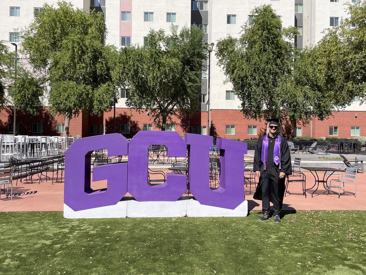 roxanne_algra's tweet photo. Congratulations to my lil bro for making this happen. #gcu2022 https://t.co/YXNjpCRxBD