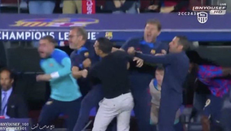 AdriRM33's tweet photo. - Xavi Hernández celebrando el 1 - 0 vs Inter en fase de grupos.
- Zinedine Zidane celebrando el pase a su tercera final consecutiva de la Champions.

Hay niveles. https://t.co/pyf46qF9Yc