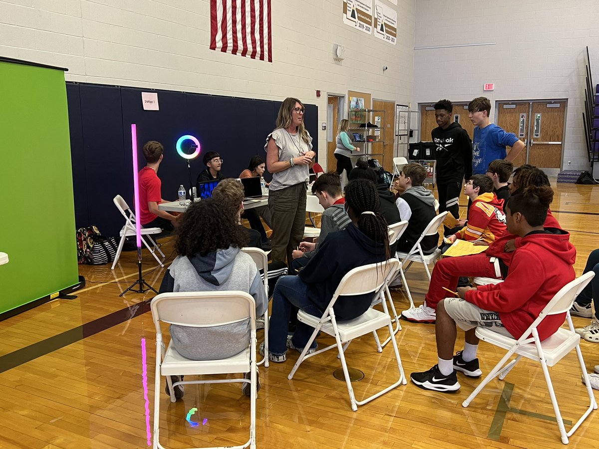 Mrs_Schoff's tweet photo. 8th grade students got to rotate through IGNITE today! What a great opportunity to see what’s available in the upcoming years in HS. @PioneerRidge_MO https://t.co/xqME01xpm5