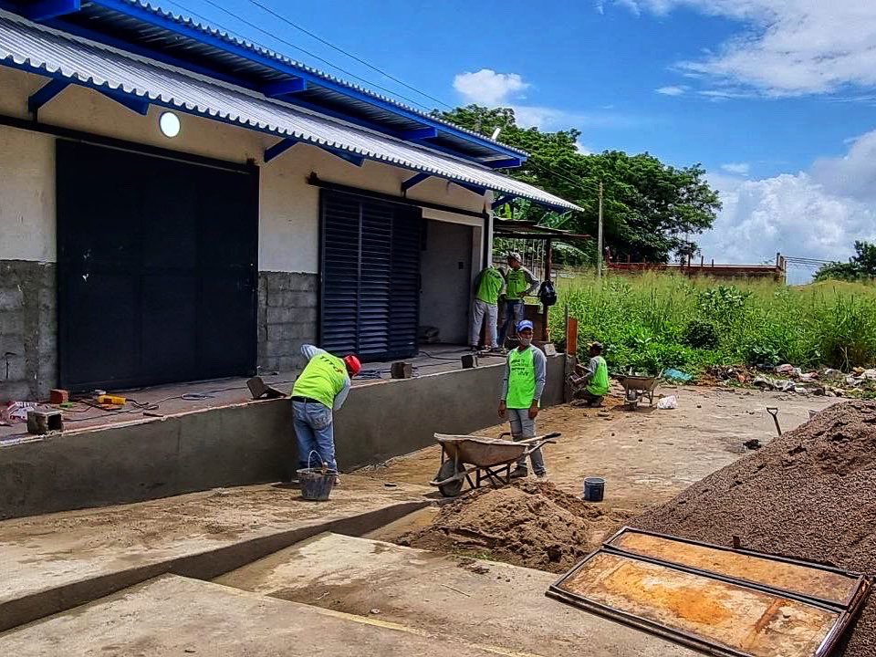 OviedoPSUV's tweet photo. ¡Esta recuperación será tan histórica como el Mercado de Unare! Estamos avanzando a pasos agigantados con el 50% de esta rehabilitación de todos, con todos, y para todos ¡porque este trabajo no lo para nadie!  

#GritoDeResistenciaIndígena https://t.co/MmhAiN7t2l