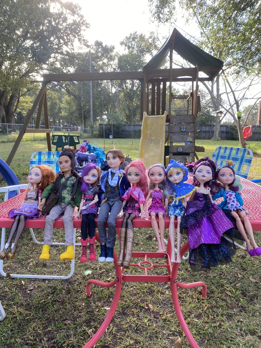 thesimswhore's tweet photo. and heres my ever after high collection https://t.co/BdIldQyaWL