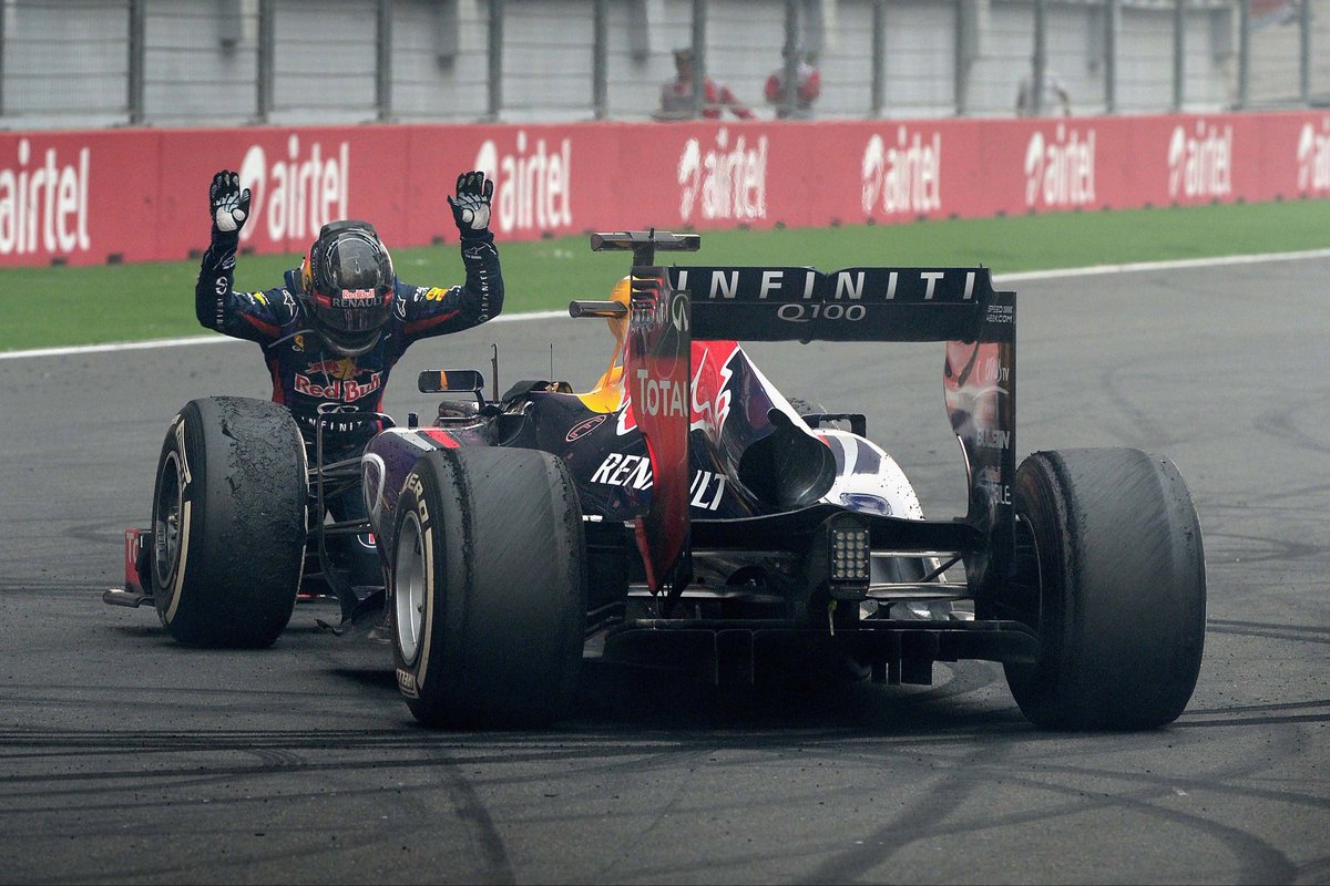 Tomas_Jaraa's tweet photo. 4 carreras para disfrutar por última vez al 4 veces campeón del mundo, Sebastian Vettel.
No se, creo que no dimensionamos que se retira una leyenda. https://t.co/4V6rMRul6W