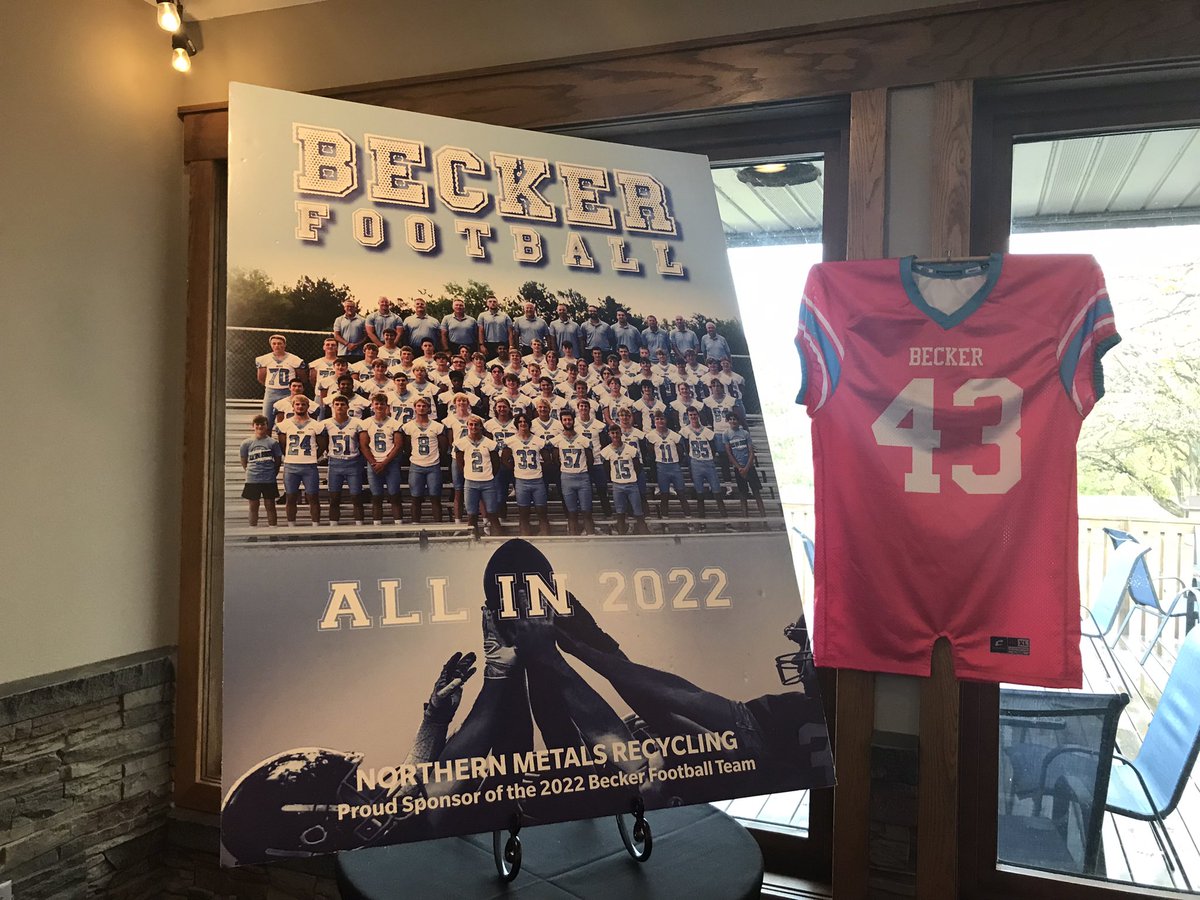 rshaver11's tweet photo. Thank you @BeckerFootball Dwight Lundeen and @fogorestaurants for inviting me for a great team Tackle Cancer night!! https://t.co/SKwUBIiCvu