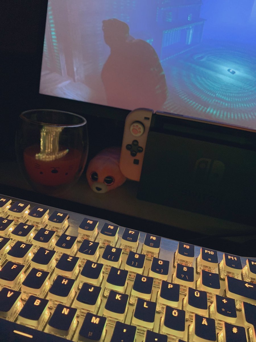 bubblimotes's tweet photo. Playing phasmophobia with friends☺️ #Phasmophobia #emoteartist https://t.co/vgIGy4k6Lf