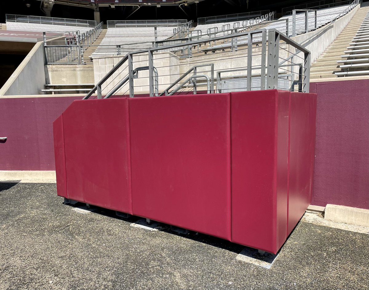 AggieFacilities's tweet photo. Another project in the books with a much needed upgrade of our field stair padding at Kyle Field. Thank you @fieldwallpads and @SportsG87 for assisting us with this project. Here is a before an after look at the new stair pads! https://t.co/Ew993OM5hq