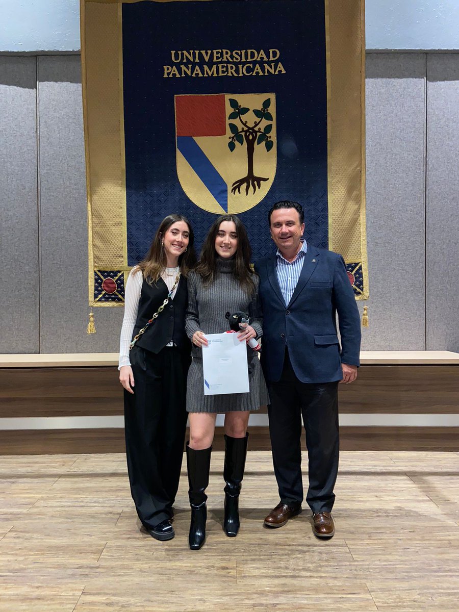 jsierraalvarez's tweet photo. ¡Felicidades, Fátima! Estoy muy contento de ser testigo de tu entusiasmo y de tu compromiso que se refleja en los reconocimientos que en el #PasodelEcuador recibiste por tu participación en el #InspireUP y en #CoparmexUP ¡Ya falta menos! https://t.co/TfDKsYzyD0