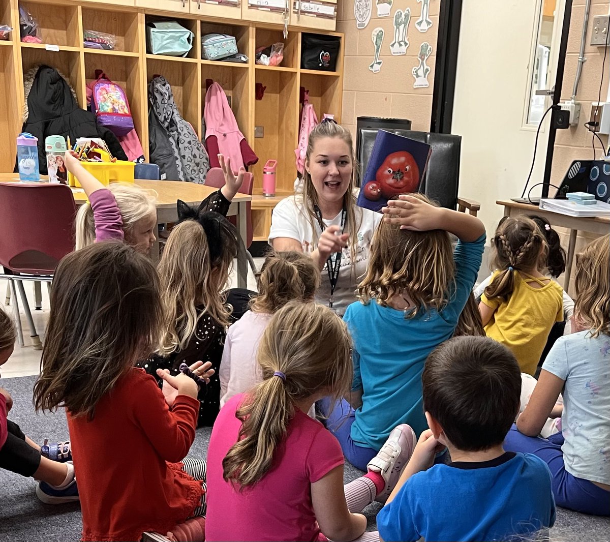 miss_vanassche's tweet photo. Our kinders using their super breaths and super stretches with
@SamanthaBarless. Our class has been learning about different emotions and how they might respond to these feelings. Keep up the super self-reg kinders!
@PrincipalLove1 @HESGEDSB @GEDSB https://t.co/3favVlYeIi