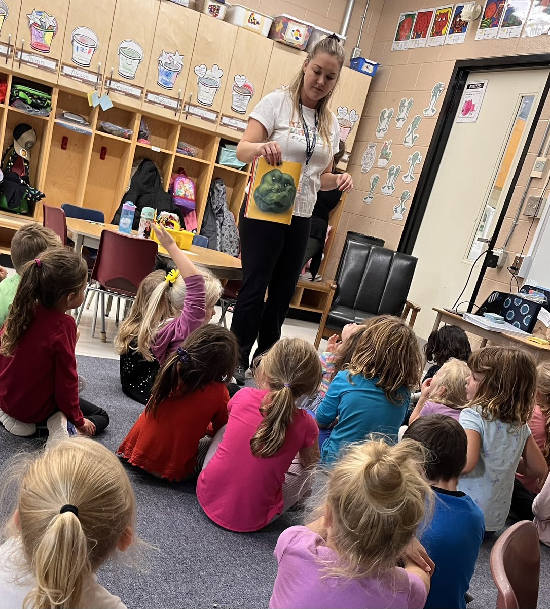 miss_vanassche's tweet photo. Our kinders using their super breaths and super stretches with
@SamanthaBarless. Our class has been learning about different emotions and how they might respond to these feelings. Keep up the super self-reg kinders!
@PrincipalLove1 @HESGEDSB @GEDSB https://t.co/3favVlYeIi