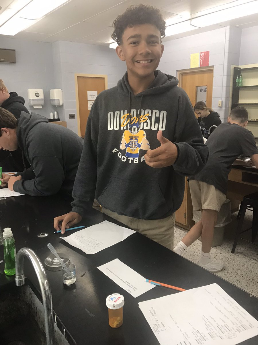 NicholsonTonya's tweet image. Changes in matter lab. #chemicalchange #physicalchange #boscoscience