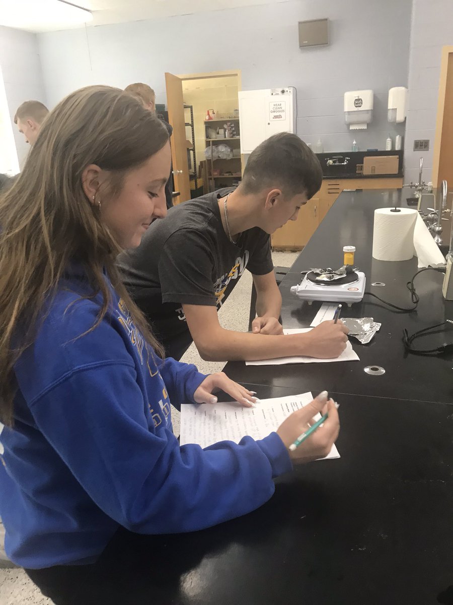 NicholsonTonya's tweet image. Changes in matter lab. #chemicalchange #physicalchange #boscoscience