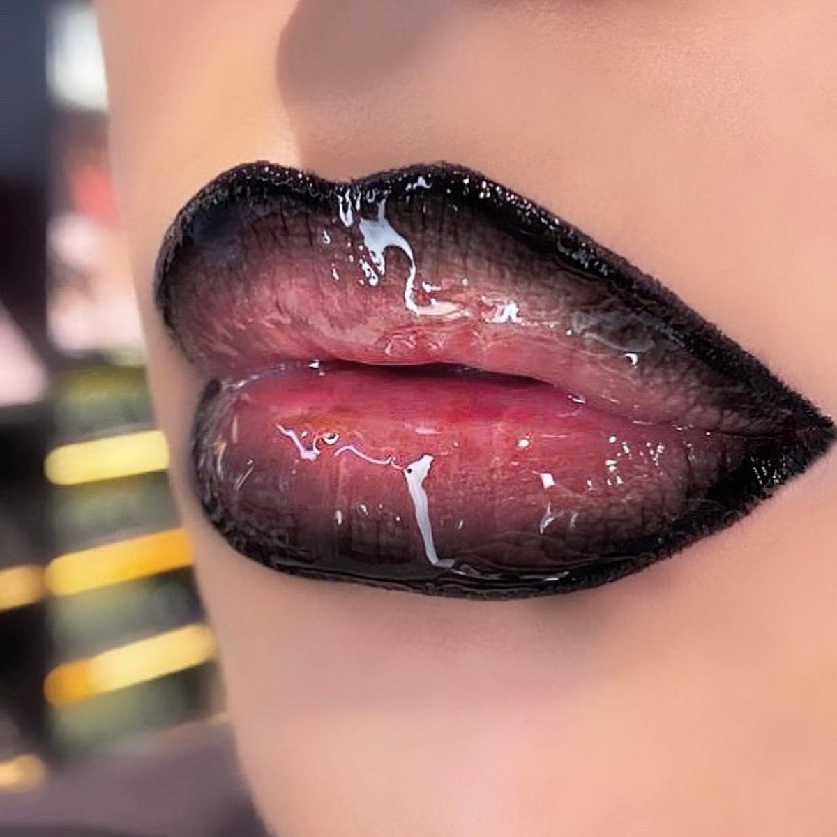 Fade into #BlackLipstick 🖤. (Witch)craft an on-trend, ombré lip look this  October with Retro Matte Liquid Lipcolour in Caviar and Lipglass Clear.  #MACTrend https://t.co/XLWTIVcEZP, image size:1200x1200