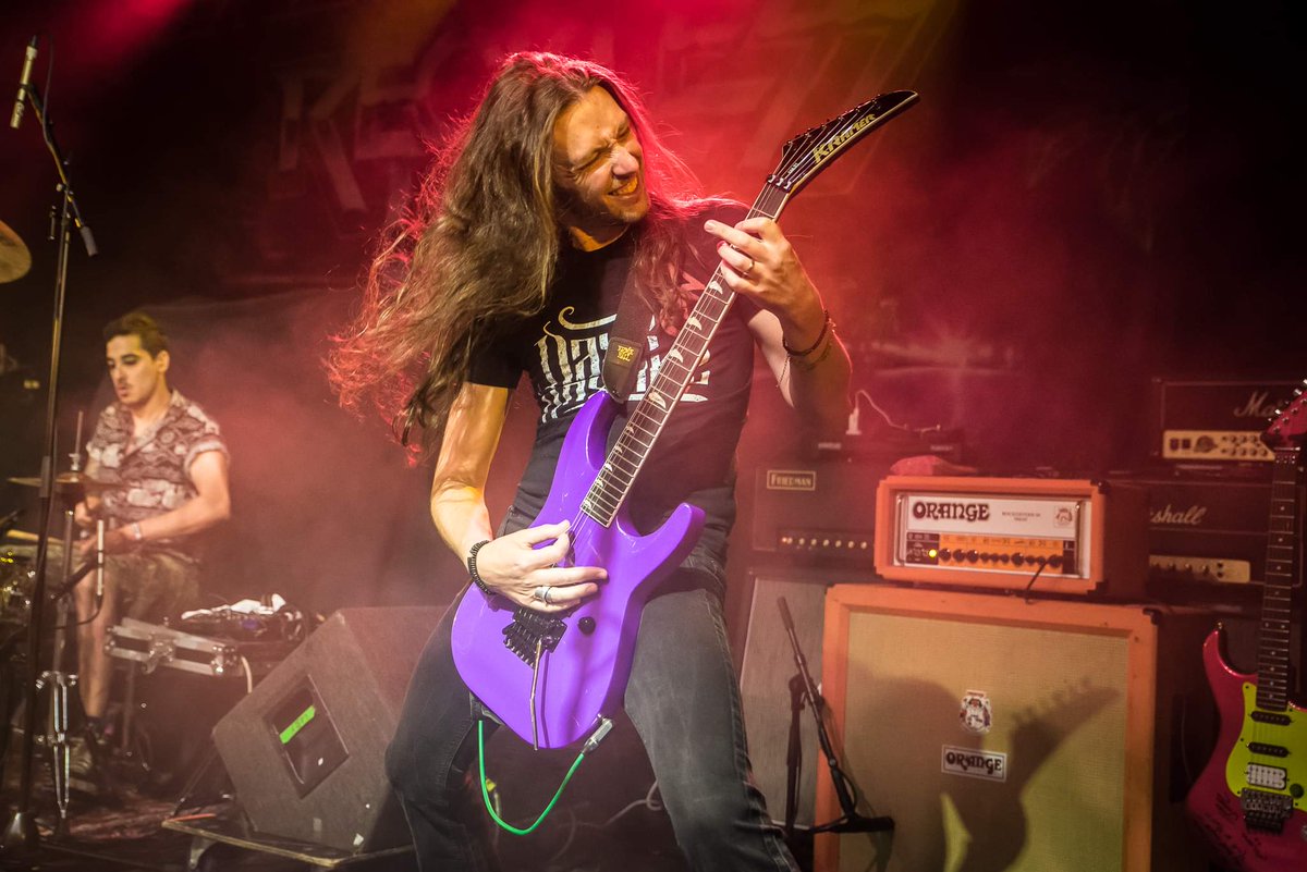 'From sticky floors in clubs to Steelhouse Festival! The #OrangeRockerverb MKIII & #OrangePPC412 is the only rig you will ever need & I LOVE IT!!!' - Todd Winger of @collateralrocks.

📸: rockposer.com