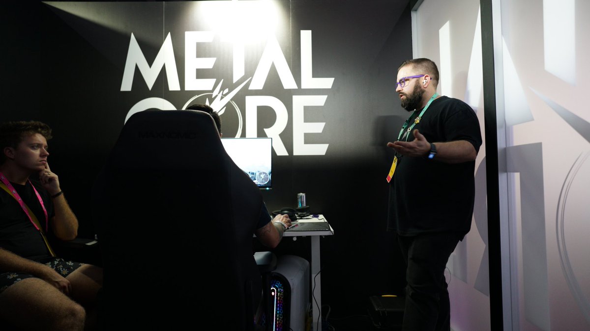 Hey <a href="/playmetalcore/">METALCORE | Let's #PlayMetalCore!</a>, thanks for a good time at #TwitchCon

Photocred: <a href="/chernobely/">Chern 💕</a>