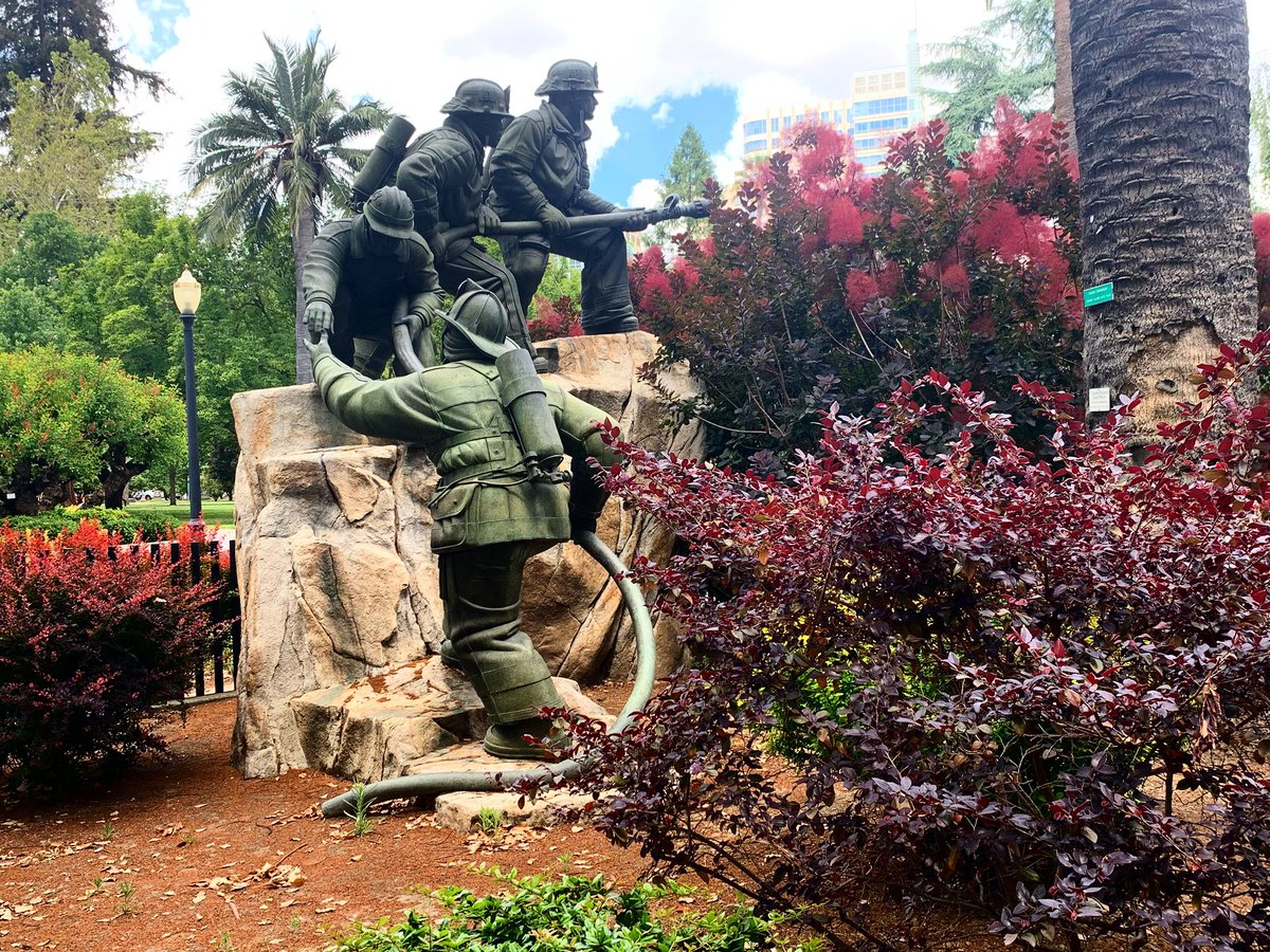 California State Capitol Building tweet media