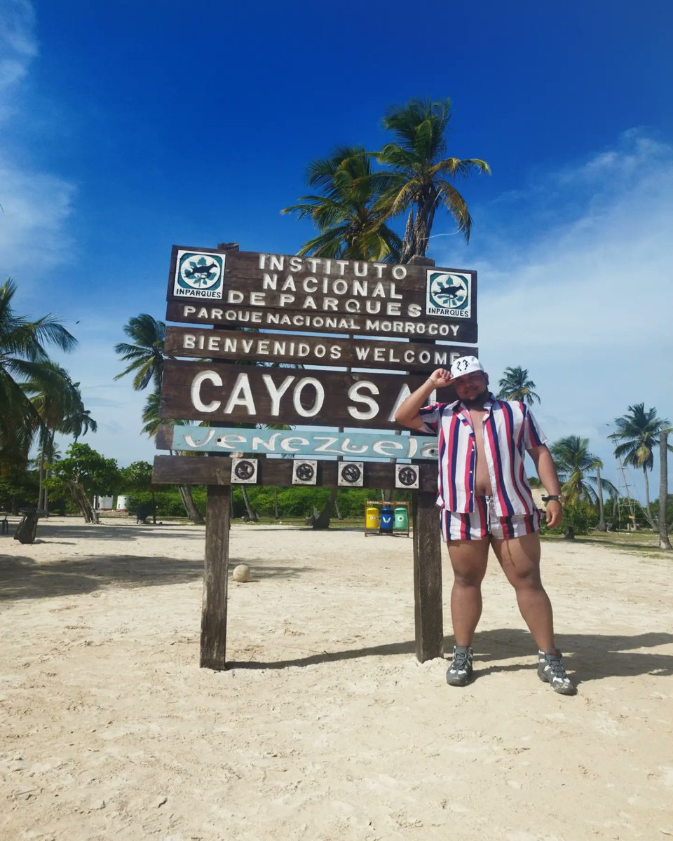 1.76cm de un gordito viajero. 🌅

Hola, Morrocoy. 🥂🐢

#cayosal #cayosal🌴 #morrocoy #turismo #venezuela #chichiriviche #falcon #parquenacional #playa #cerveza