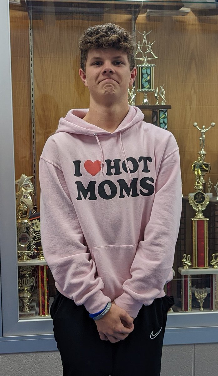 EHSROYALSTUCO's tweet photo. PINK OUT Spirit Day
#fallhomecoming 
@elmwood_hs https://t.co/uQmf7L5E8r