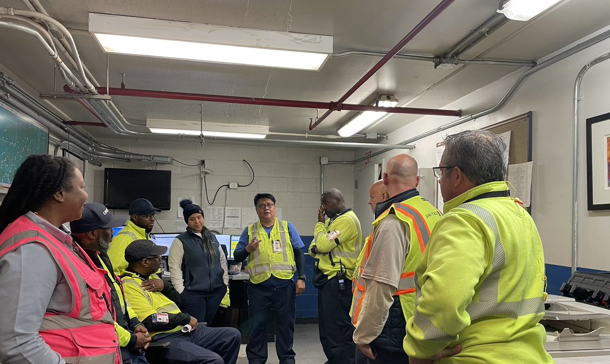 Today we had a team leader meeting in the BMU, setting expectations to execute and deliver premium service to our customers..<a href="/cubbie5/">Vince</a> <a href="/HendyGeorge/">George Hendy</a> <a href="/rodney20148/">Rodney</a> #goodleadstheway #EWR #weareunited