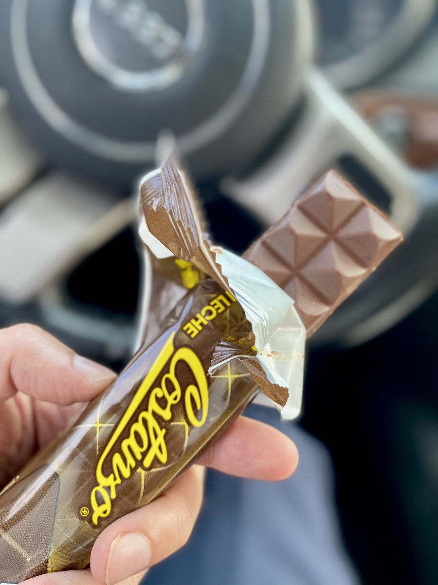 Acéptalo, a todos nos hace falta un tornillo! <a href="/CostanzoOficial/">Chocolates Costanzo</a> 🍫