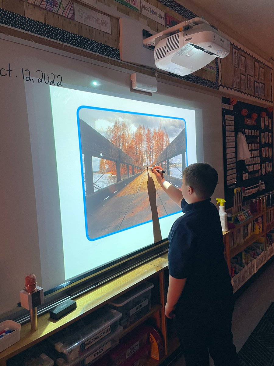 missmorrallees's tweet photo. We learned about the ‘Element of Space’ today and created these amazing one-point perspective pumpkin patches! 🎃 @StPaul_CES https://t.co/POV2X3DYbw