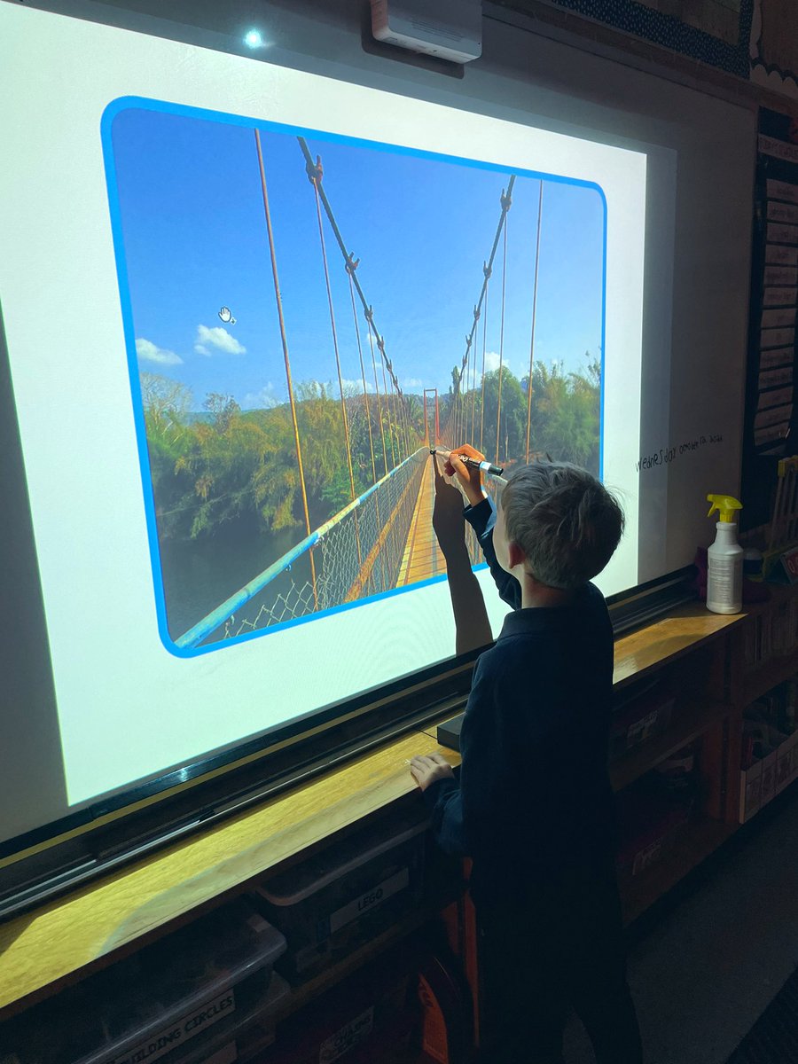 missmorrallees's tweet photo. We learned about the ‘Element of Space’ today and created these amazing one-point perspective pumpkin patches! 🎃 @StPaul_CES https://t.co/POV2X3DYbw