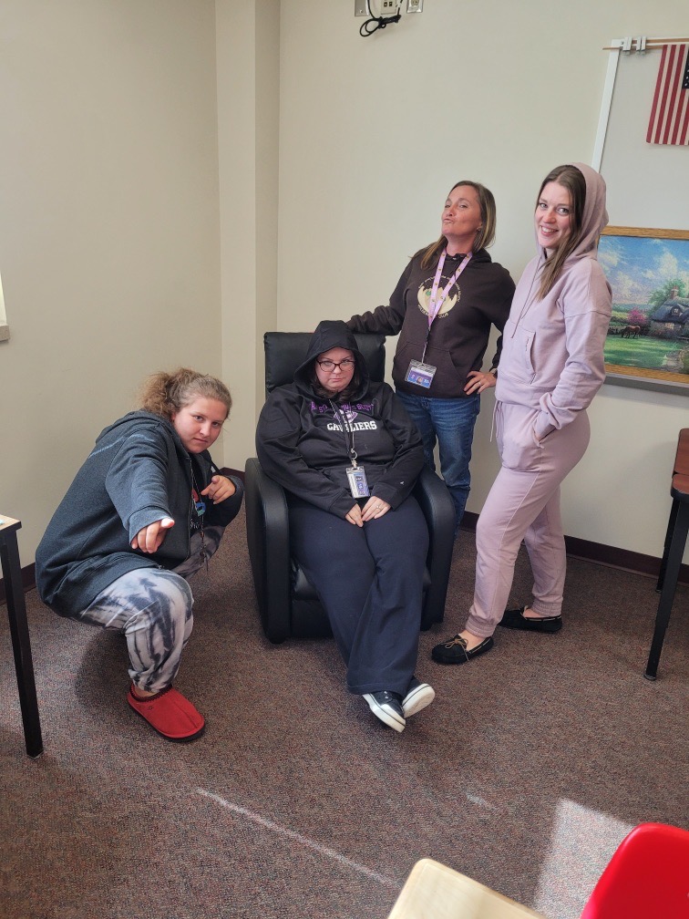 ESEA_Pride's tweet photo. Another crazy day of Spirit Week at High School South! Switch Day - teachers dressed like students and students dressed like teachers. #esasd #esea #highschoolsouth #teachers #students #switchday https://t.co/SbxQoHazTW