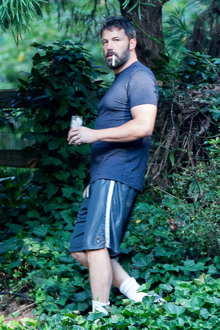 EwdatsGROSS's tweet photo. Costume idea: you get a Dunkin cold brew and a cigarette while looking vague depressed and say you’re Ben affleck https://t.co/GjRPUYupPz